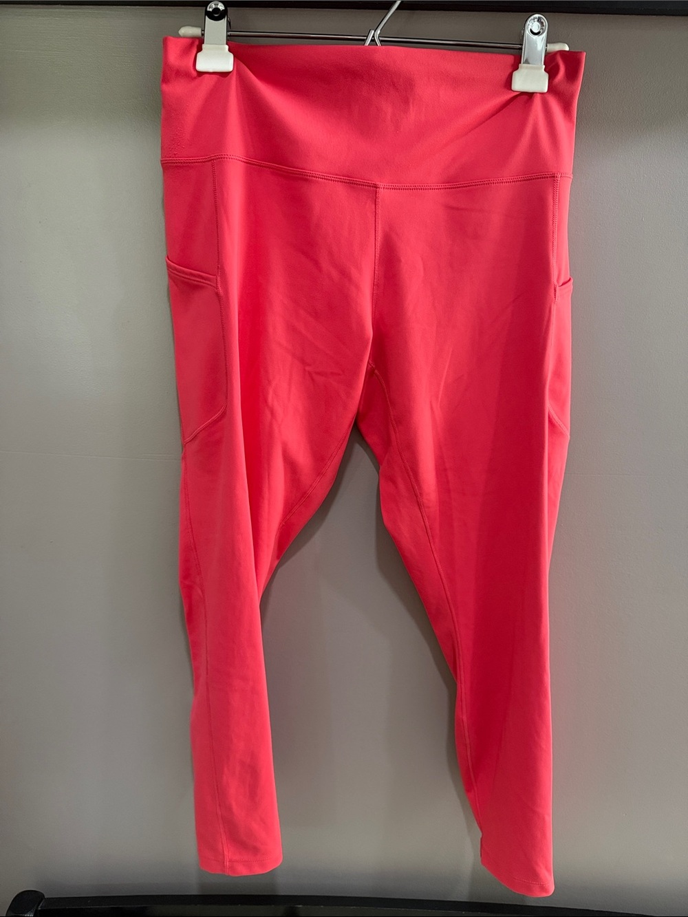 High-Waist Coral Active Leggings with Side Pockets XL